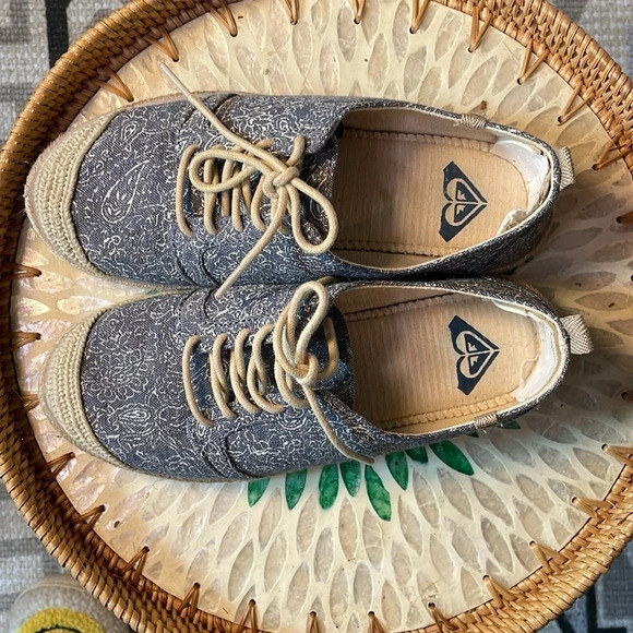 Roxy women's floral lace up raffia sneakers size 6 - Picture 2 of 6